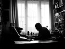 René Roubíek má ve své pracovn praského bytu piano. Hrát na nj dokáe celé...