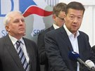 Poslanec Tomio Okamura a místopedseda Strany práv oban Miloslav Souek na...