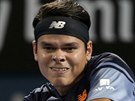 Milos Raonic ve finlovm souboji s Rogerem Federerem.