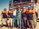 Tomá Tomeek s kamionem Tatra a svým týmem na Africa Eco Race 2016.
