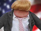Muské pirození v kostýmu Donalda Trumpa na snímku fotografky Sorayy Doolbazové