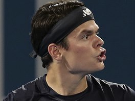Kanadsk tenista Milos Raonic ve finlovm duelu s Rogerem Federerem.