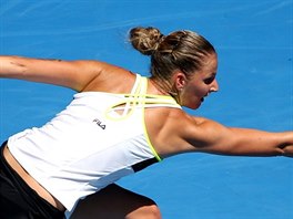 esk tenistka Karolna Plkov v duelu 1. kola Australian Open s Francouzkou...