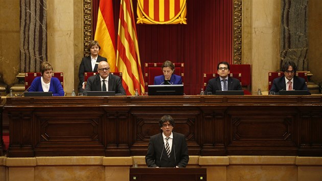 Nov katalnsk premir Carles Puigdemont vyzv v projevu k odtren od panlska. (10. ledna 2016)