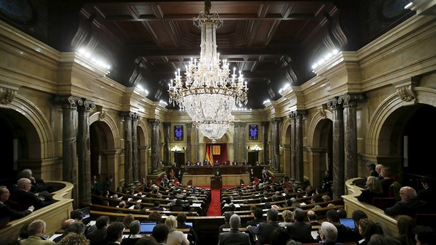 Nov katalnsk premir Carles Puigdemont vyzv v projevu v parlamentu k odtren od panlska. (10. ledna 2016)