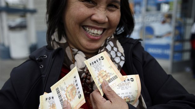 Ameriku poblznil rekordn jackpot v loterii Powerball (8. ledna 2015)