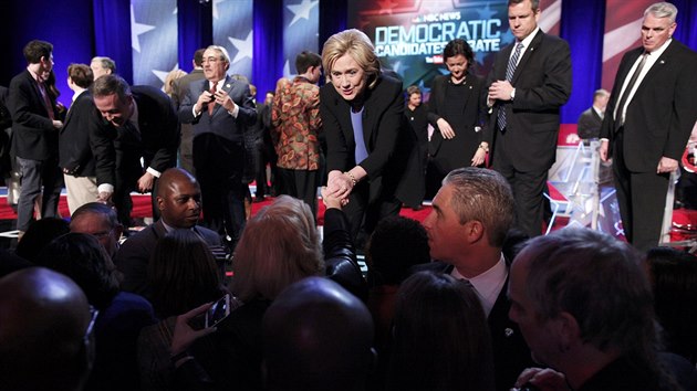 Favoritka na prezidentskou kandidaturu za americk demokraty Hillary Clintonov v posledn televizn debat demokratickch kandidt (17. ledna 2016).