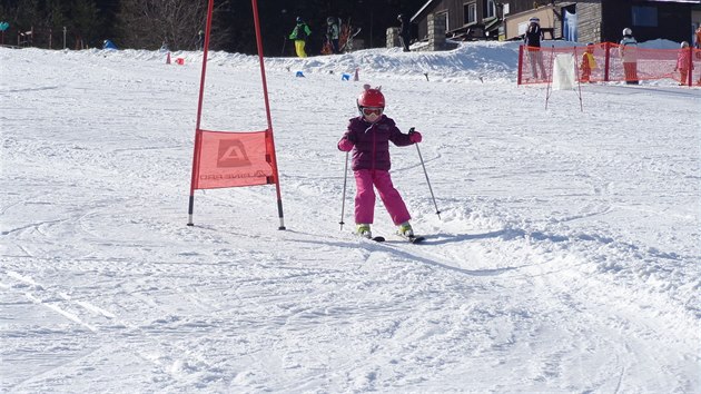 Na lyžařských školičkách ocení děti technické vybavení, ale i partu dětí, která je bude motivovat k lepším výkonům.