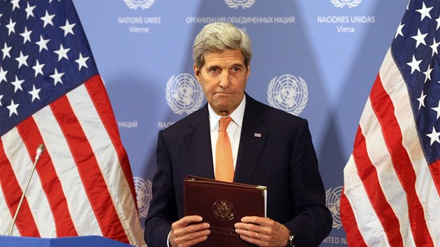 Americk ministr zahrani John Kerry ve Vdni, kde Mezinrodn agentura pro atomovou energii (MAAE) ohlsila, e rn splnil podmnky jadern dohody (16. ledna 2016).