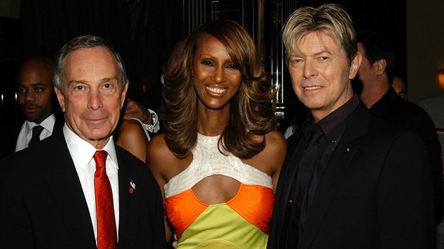 Michael Bloomberg s Davidem Bowiem a jeho manelkou Iman.