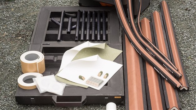 Zna�ku Semtex dnes nos� hned n�kolik trhavin. Na fotografii jsou r�zn� druhy.