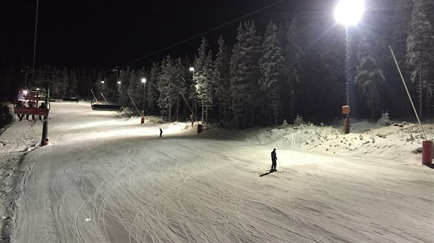 Večerní lyžování na špindlerovské Hromovce (13.1.2016).