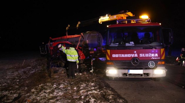 Silnice byla na nkolik hodin zcela uzaven.