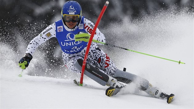 Slovensk lyaka Veronika Velez-Zuzulov na trati slalomu ve Flachau.