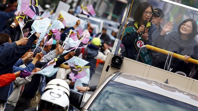 Pedsedkyn tchajwansk Demokratick pokrokov strany Tsai Ing-wen bhem sv prezidentsk kampan (13. ledna 2016).