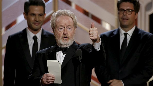 Režisér Ridley Scott děkuje za cenu za komedii roku pro sci-fi Marťan.