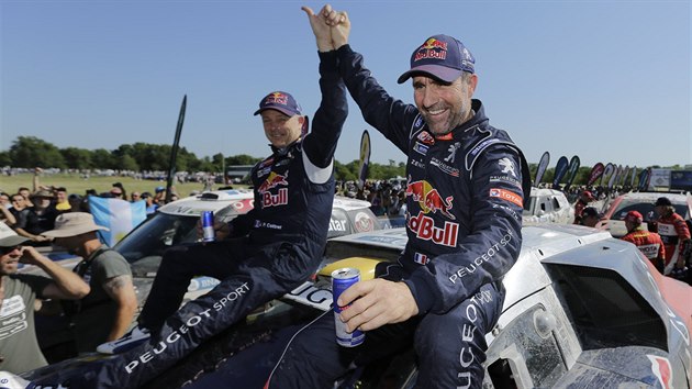 Stphane Peterhansel (vpravo) slav 12. triumf na Rallye Dakar.
