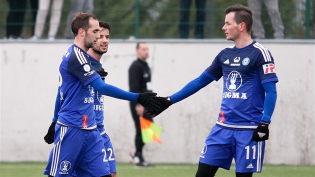 Glov radost fotbalist Olomouce v duelu Tipsport ligy proti Frdku-Mstku