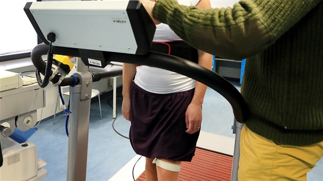 Na fakultě sportovních studií Masarykovy univerzity zkoumají dopad nošení speciální obuvi na zdraví těhotných žen. Na snímku účastnice výzkumu Kateřina Kolařová