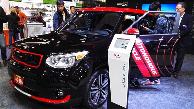 Samoiditeln Kia Soul EV na veletrhu CES 2016