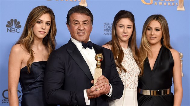 Sylvester Stallone a jeho dcery Sistine, Scarlet a Sophia (Los Angeles, 10. ledna 2016)