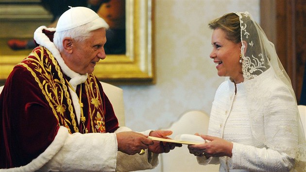 Pape Benedikt XVI. a lucembursk velkovvodkyn Maria Teresa (Vatikn, 8. kvtna 2006)
