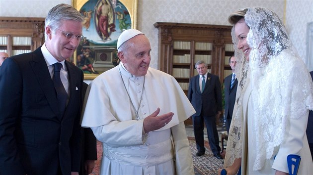 Belgický král Phillipe I., papež František I. a belgická královna Mathilde (Vatikán, 9. března 2015)