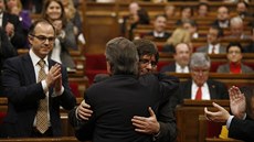 Nový katalánský premiér Carles Puigdemont ml svj první projev v parlamentu....