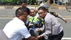 Série útok v Jakart si vyádala nejmén deset zranných (14. ledna 2016)