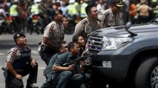 Indonéskou Jakartou otásla série silných explozí, hláeny jsou obti (14....