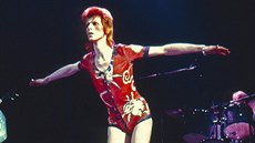 Bowie investorm, kteí alienovi glam rockové hudby svili své úspory, nabídl vysoký úrok 7,9 procenta. 