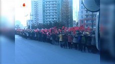Jaderné vdce vítaly v Pchjongjangu jásající davy.