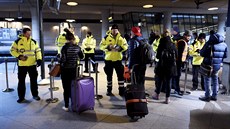 Švédsko nařídilo dopravcům povinné kontroly cestujících. U kodaňského letiště...