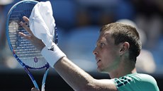 eský tenista Tomá Berdych v duelu 1. kola Australian Open s Indem Bhambrim.