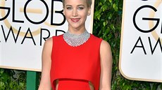 Jennifer Lawrence oblékla záiv rudou kreaci francouzského módního domu Dior,...
