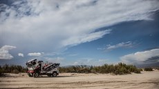 Tatrovka pilotovaná Martinem Kolomým v osmé etap Rallye Dakar