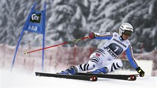 Viktoria Rebensburgová si ve Flachau jede pro prvenství v obím slalomu...
