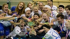 Florbalistky Chodova se radují z výhry v českém poháru.