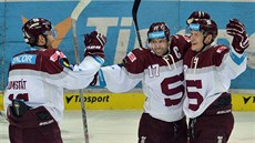 Petr Kumstát, Jaroslav Hlinka a Miroslav Forman (zleva) ze Sparty se radují z...