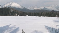 Štrbské Pleso: z nádraží jste v lyžařské stopě nebo na zamrzlé ploše jezera za...