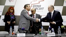 Jihomoravský hejtman Michal Ha�ek (�SSD), brn�nský primátor Petr Vok�ál (ANO) a...