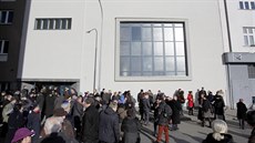 Brn�n�tí �idé vnesli novou Tóru do synagogy.