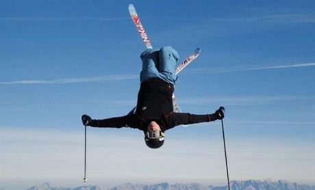 Akrobatický lya Daniel Honzig.