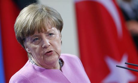 Nmecká kancléka Angela Merkelová pi svém projevu na tiskové konferenci v...