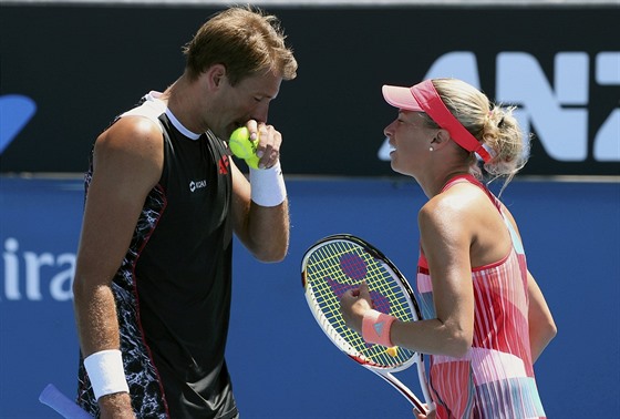 Lukasz Kubot a Andrea Hlaváková v utkání prvního kola mixu na Australian Open.