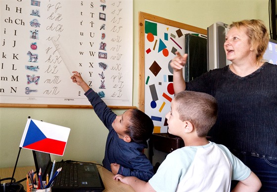 Karla Kubíčková učí děti v Pobytovém středisku Kostelec nad Orlicí od roku 2001.