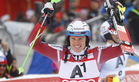 Norský lya  Henrik Kristoffersen díky skvlému druhému kolu vyhrál slalom...