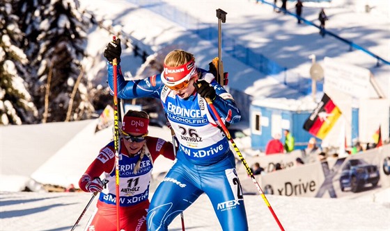 Lucie Charvtov na trati sprintu Svtovho pohru v italsk Anterselv.