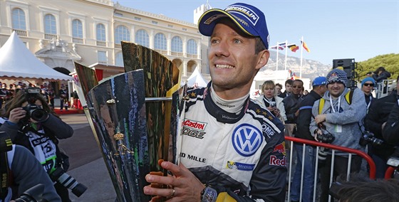 Sébastien Ogier s trofejí pro vítze Rallye Monte Carlo