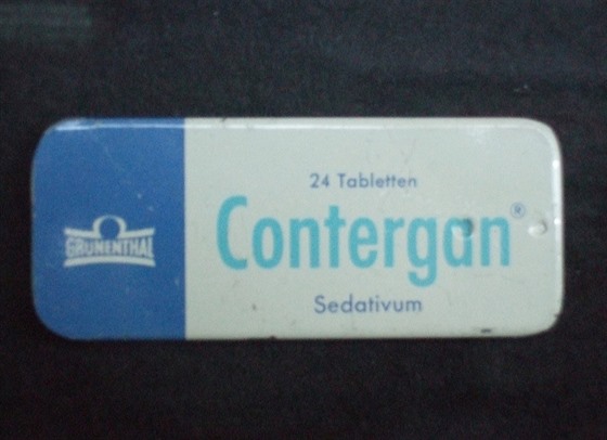 Sedativum Contergan s úinnou látkou thalidomid, která vyvolává vývojové vady.